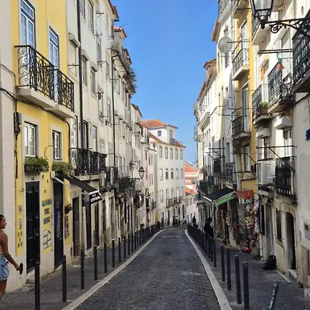 Crooked House Alfama-2